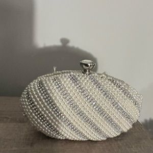 Pearl clutch